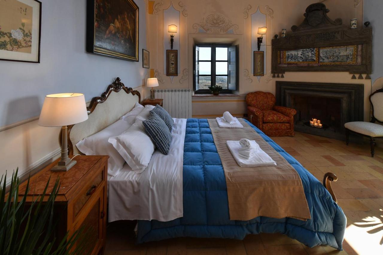 Отель Castello Costaguti Roccalvecce Экстерьер фото