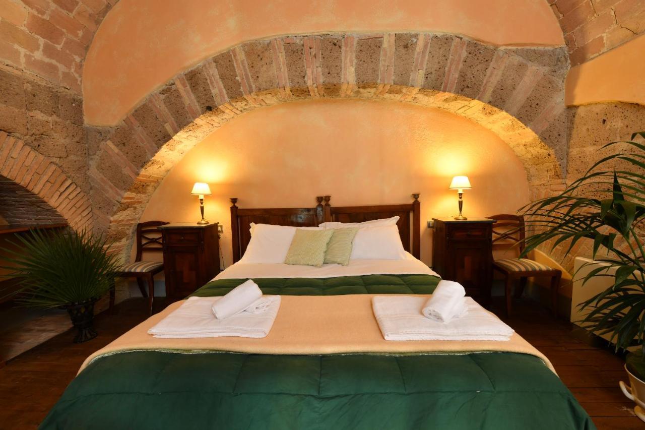 Отель Castello Costaguti Roccalvecce Экстерьер фото