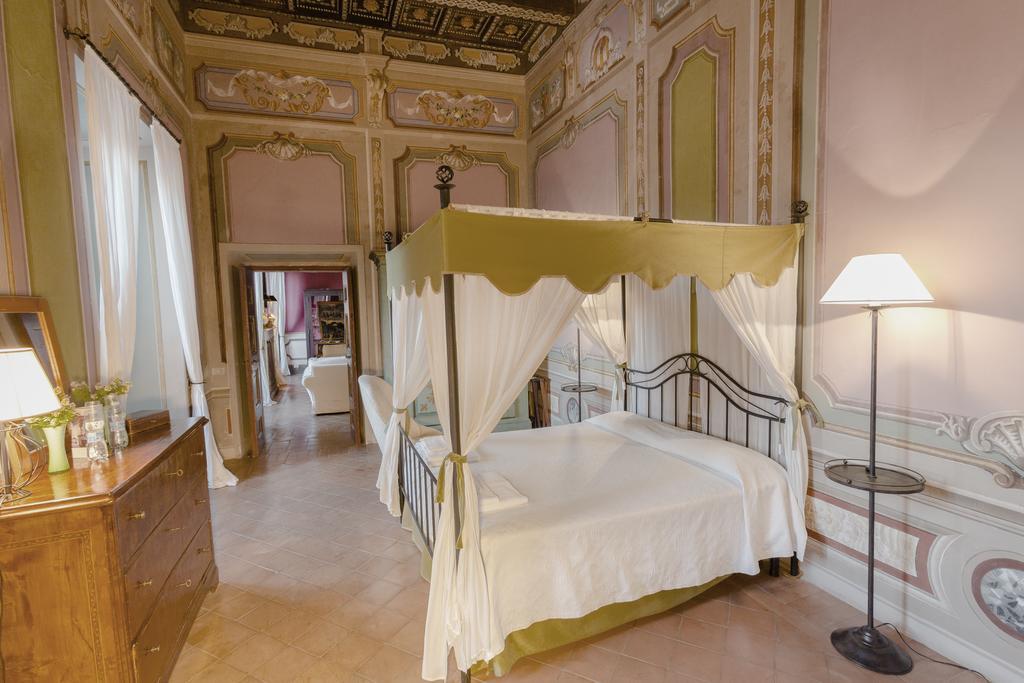 Отель Castello Costaguti Roccalvecce Номер фото
