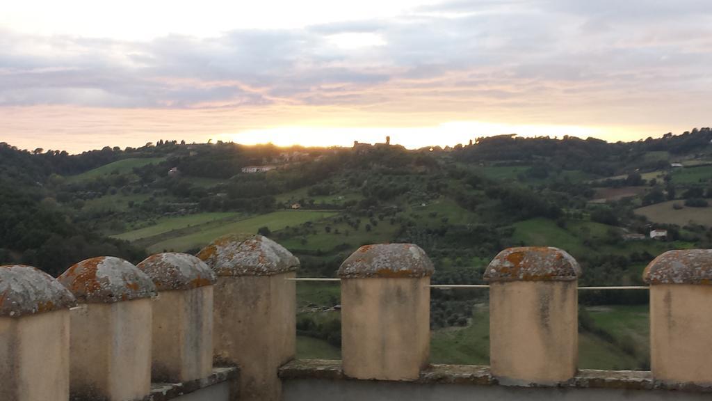 Отель Castello Costaguti Roccalvecce Экстерьер фото